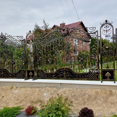 Masywna ciężka brama kuta bp182