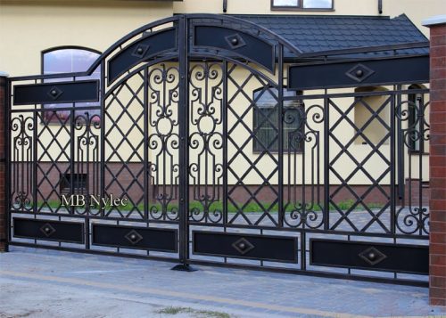 klasyczna brama kuta