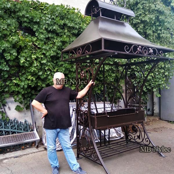 Duży, kowalski grill ogrodowy z zadaszeniem ag8