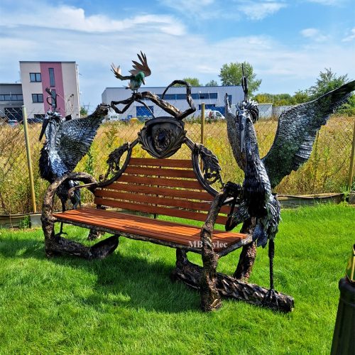 Ekopark-bohema-house-lawka-z-czaplami.jpg Masywna ławka-rzeźba do parku i galerii mk82c