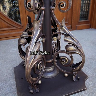 Eleganckie kowalskie lampy ogrodowe