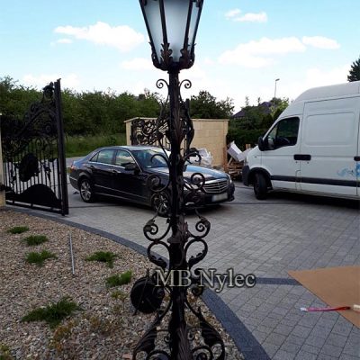 Eleganckie lampy ogrodowe