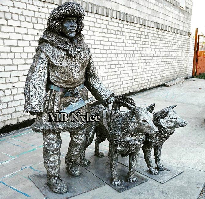 Eskimos-z-psami-husky-rzezby-ze-stali-debica.jpg Eskimos z psami husky rzeźby ze stali