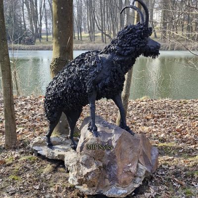 Koziol-rzezba-metalowa.jpg Kozioł – metalowa rzeźba ogrodowa z128