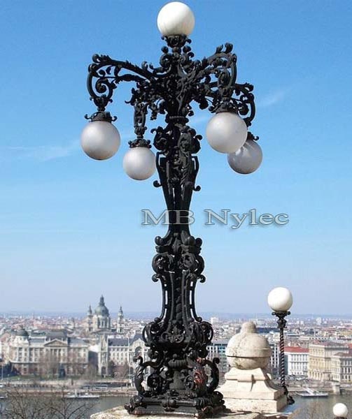 Lampa-barokowa.jpg Potężna lampa barokowa ogd73