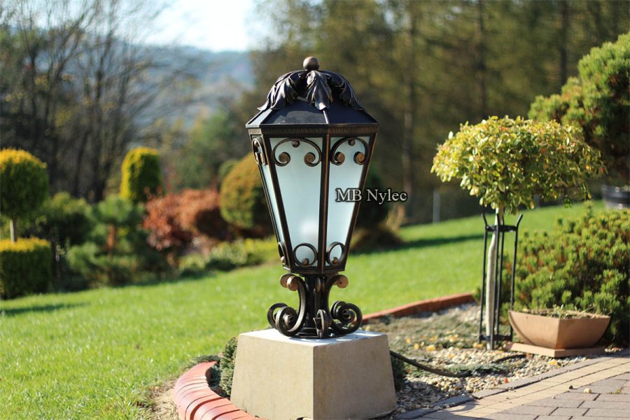Lampy-ogrodowe-glamour.jpg Elegancka lampa w stylu glamour z mlecznym szkłem ogd121