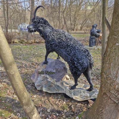 Ogrodowa-figura-kozla-metal.jpg Ogrodowa figura kozla metal