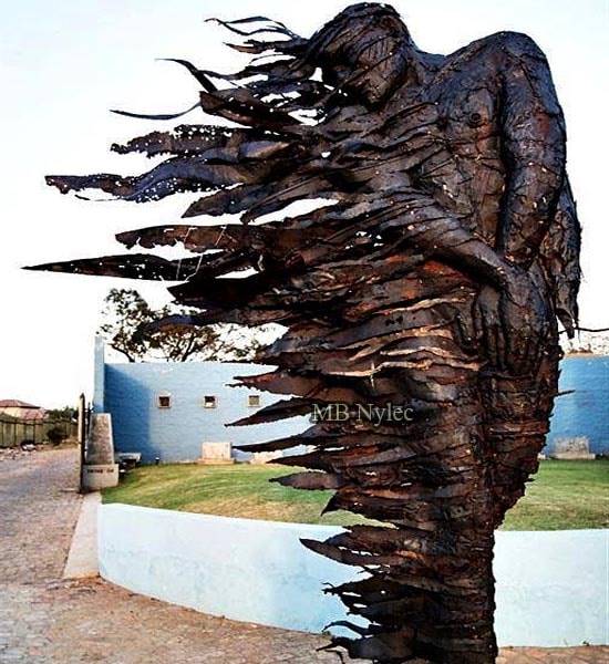 Pomnik-rzezba-statua-wykonana-z-brazu-z90.jpg Pomnik z metalu z90