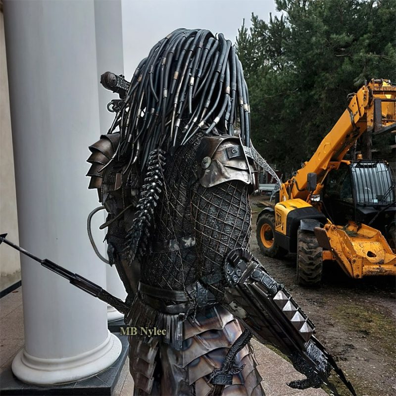 Predator-metalowa-figura-z-filmu.jpg Predator metalowa figura z filmu