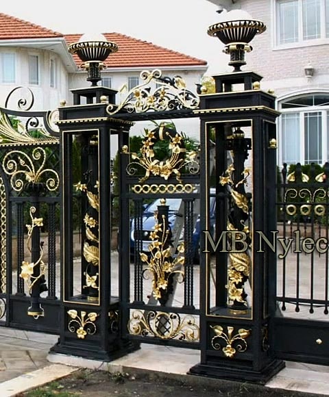 ekskluzywna-palacowa-furtka-z-slupami-bp46f.jpg Ekskluzywna kuta furtka pałacowa z ażurowymi słupami bp46f