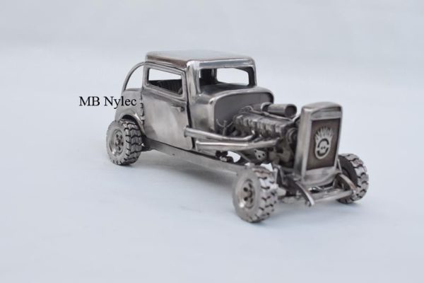 figura-hot-rod-ze-stali-nierdzewnej.jpg Hot rod (Mad Max) – rzeźba stalowa zinox6