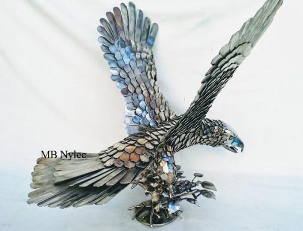 figura-ze-stali-nierdzewnej-orzel.jpg Orzeł na podstawie – figura ze stali nierdzewnej inox zinox18