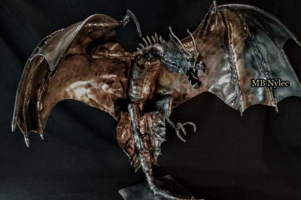 figura-ze-stali-nierdzewnej-smok.jpg Smok na podstawie – figura ze stali nierdzewnej zinox9