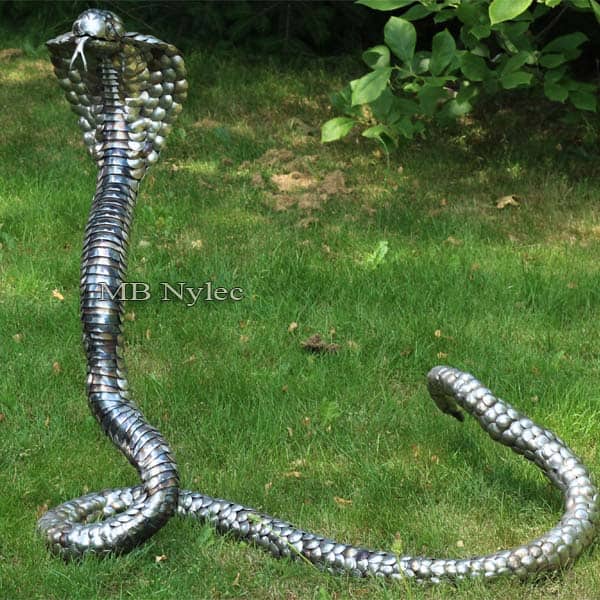 Wąż (kobra) – figura z metalu z52