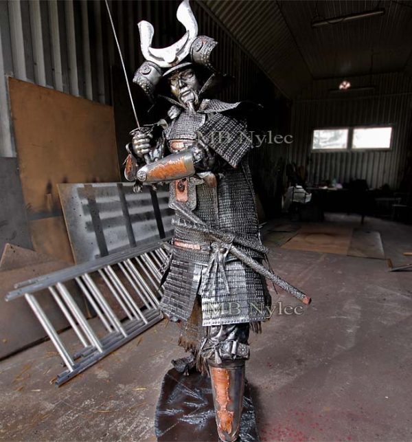 figury-stalowe-galeria-figur-stalowych-samuraj-ze-stali-MB-Nylec.jpg Samuraj – figura ze stali z28