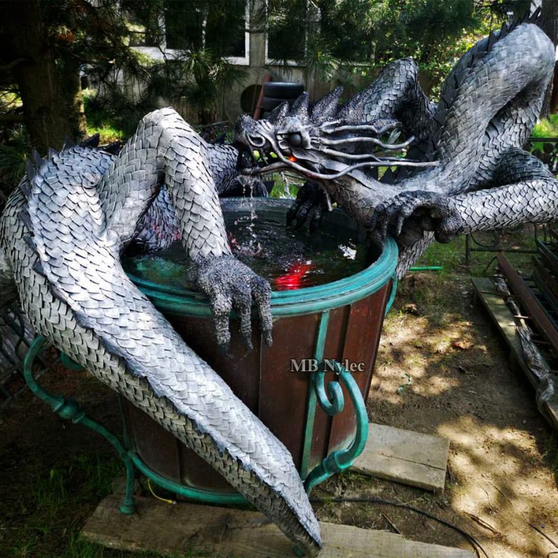 Fontanna metaloplastyka
