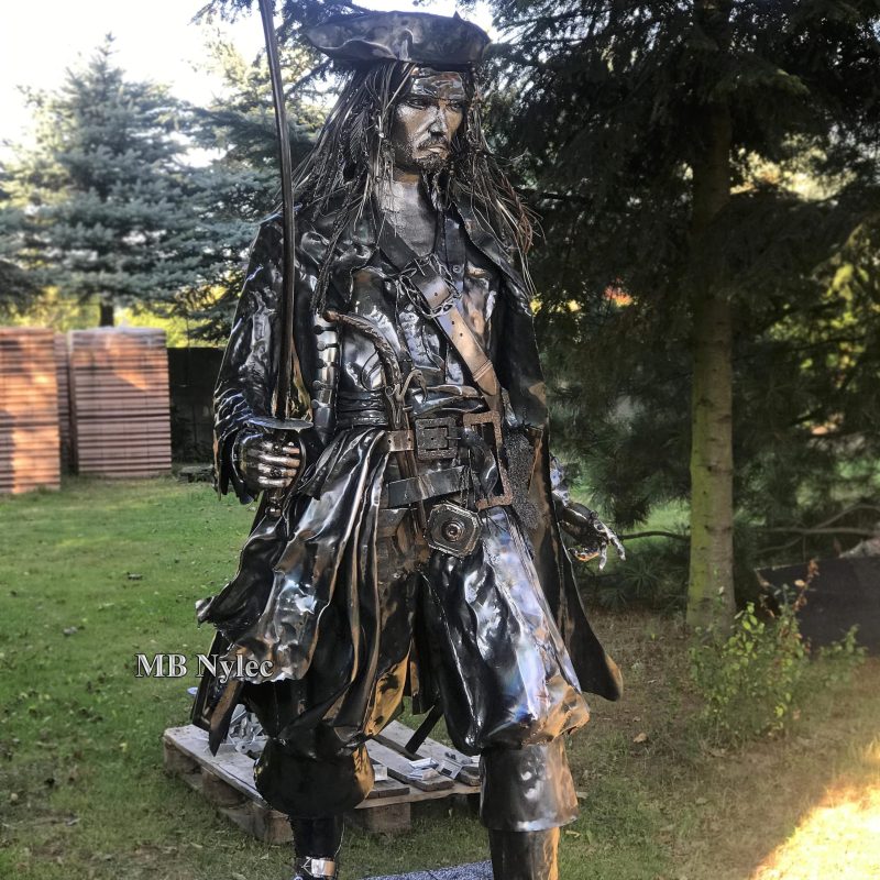 johhny-depp-figura-ze-stali.jpg Johhny depp figura ze stali