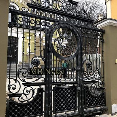 Kuta furtka w stylu dworskim wbudowana w przęsło bp157f