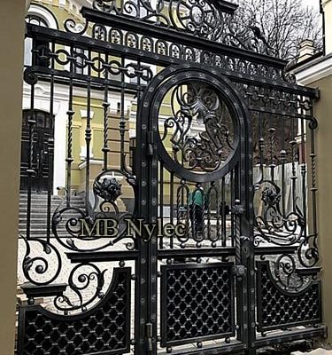 Kuta furtka w typie dworskim wbudowana w przęsło bp157f
