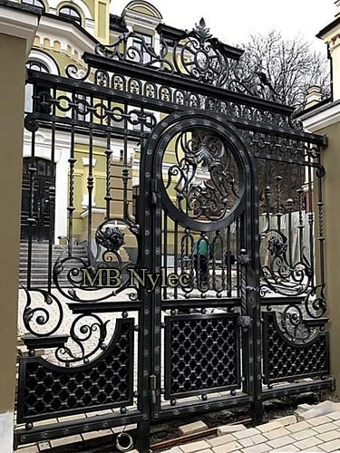 Kuta furtka w typie dworskim wbudowana w przęsło bp157f