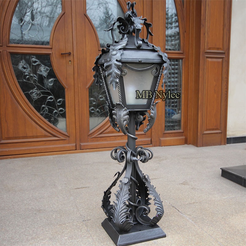 lampa-do-palacu.jpg Elegancka lampa w typie dworskim, wysokość 120 cm ogd13