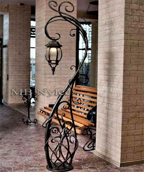 lampa-ogrodowa-ogd74.jpg Uniwersalna latarnia ogrodowa z dekoracyjnymi zawijasami ogd74