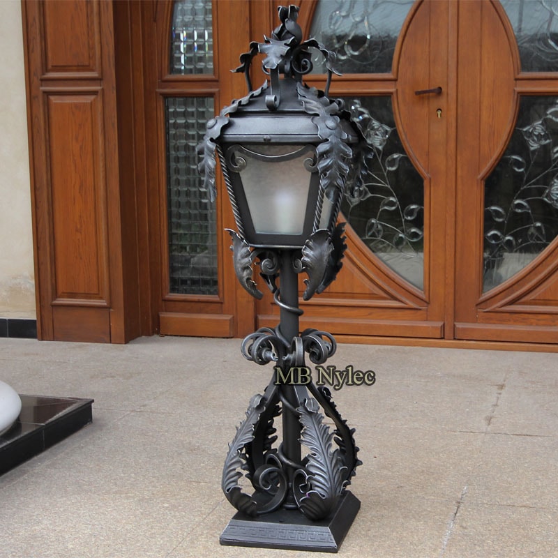 lampy-ekskluzywne-producent.jpg Elegancka lampa w typie dworskim, wysokość 120 cm ogd13
