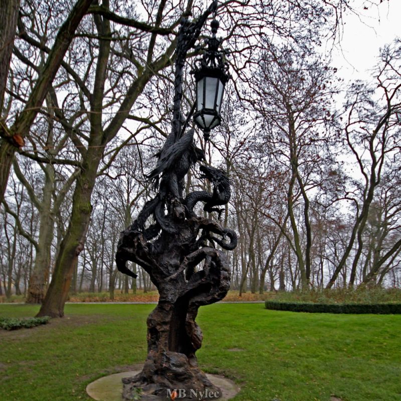 masywna-kowalska-lampa-ogrodowa-1.jpg Masywna kowalska lampa ogrodowa