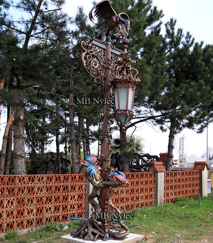 Masywne ogrodowe latarnie (2)