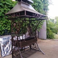 Duży, kowalski grill ogrodowy z zadaszeniem ag8
