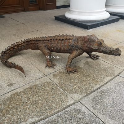 Metaloplastyka krokodyl z metalu