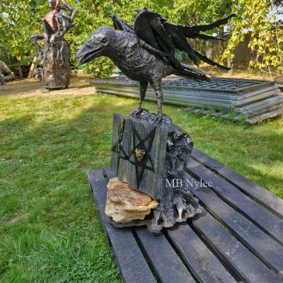 Pentagram i kruk rzezba