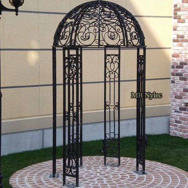 pergola-ogrodowa-w-formie-mini-altany.jpg Niewielka pergola w formie mini altany ap4