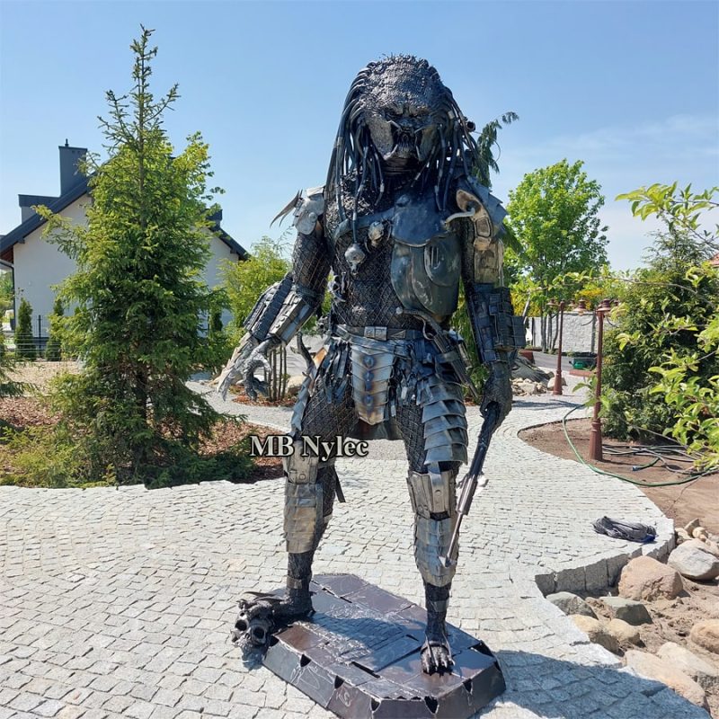 predator-figura.jpg Predator – postać filmowa ze stali z104