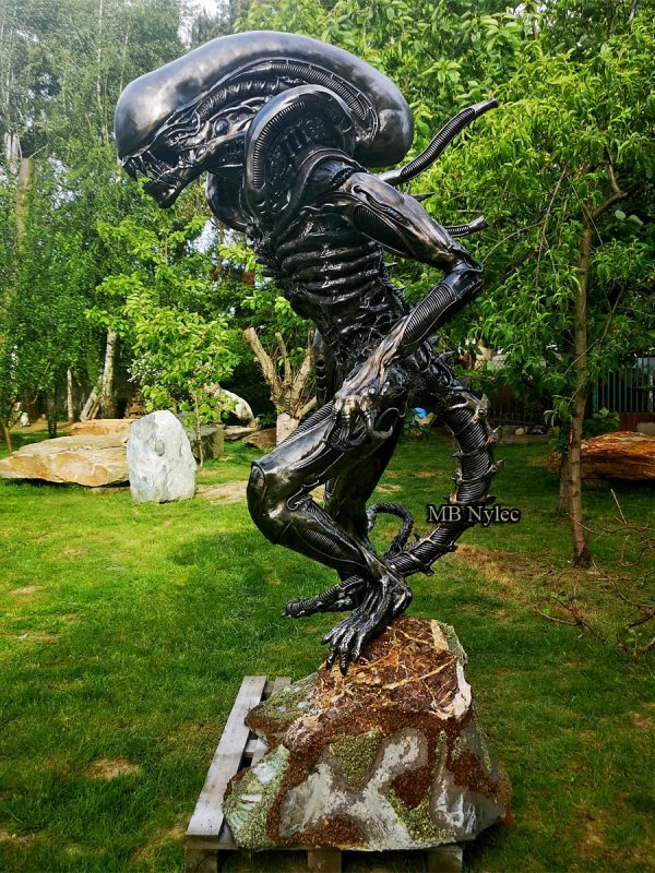 rzezba-obcego.jpg Alien (Obcy) – potężna figura z metalu z124