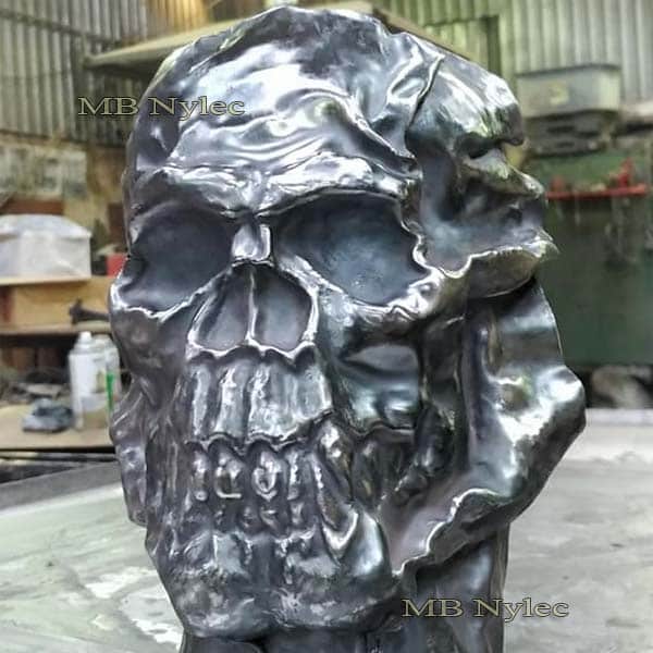 rzezby-z-metalu-plaskorzezba-czaszka-z-metalu-czaszka-ze-stali-metaloplastyka-Debica.jpg Czaszka – płaskorzeźba ze stali z68