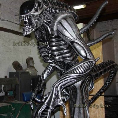 rzezby-z-metalu-producent-alien-ze-stalu-alien-kontra-predator-MB-Nylec.jpg Alien (Obcy) – rzeźba z metalu z72