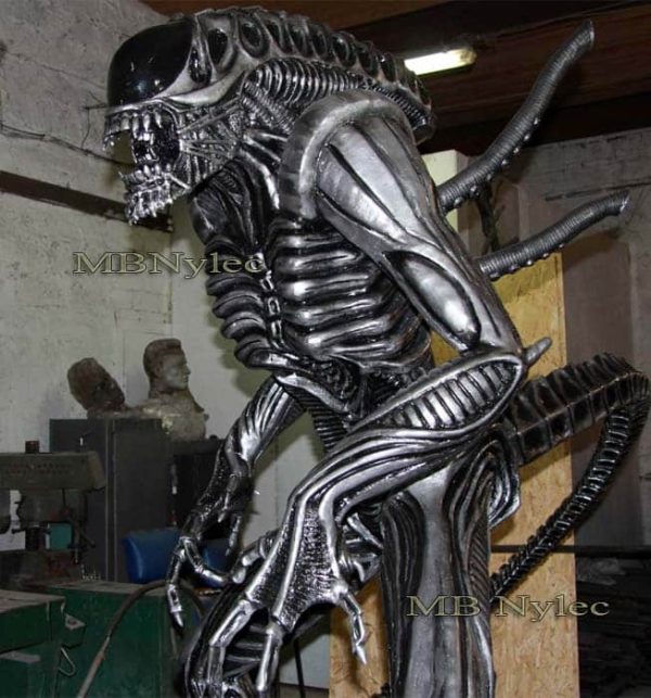rzezby-z-metalu-producent-alien-ze-stalu-alien-kontra-predator-MB-Nylec.jpg Alien (Obcy) – rzeźba z metalu z72