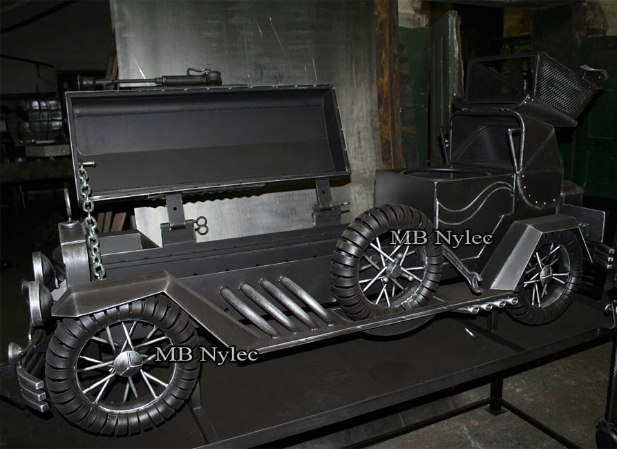 samochody-custom-rzezby-samochodow-stalowe.jpg Rzeźba-grill w kształcie samochodu Mercedes retro ag3