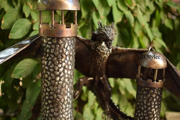 smok-na-wiezach-metaloplastyka.jpg Smok na wieżach – duża figura ze stali nierdzewnej zinox16