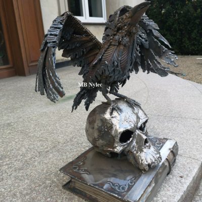 Symbol iluminati rzeźba stalowa