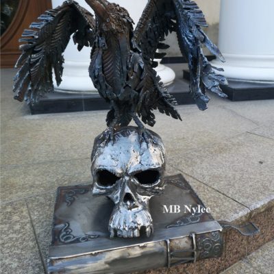 Symbolika iluminatów rzeźba z metalu